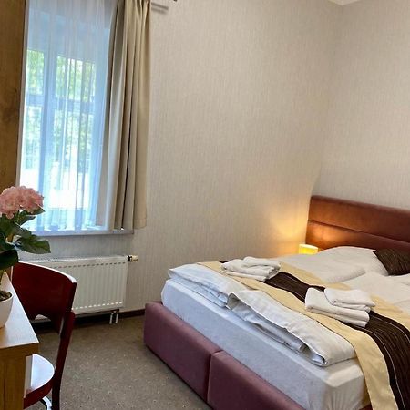 Park Hotel Dobrodzien Екстериор снимка
