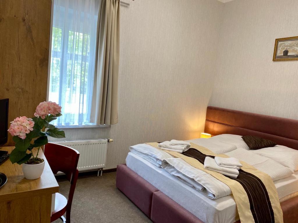 Park Hotel Dobrodzien Екстериор снимка