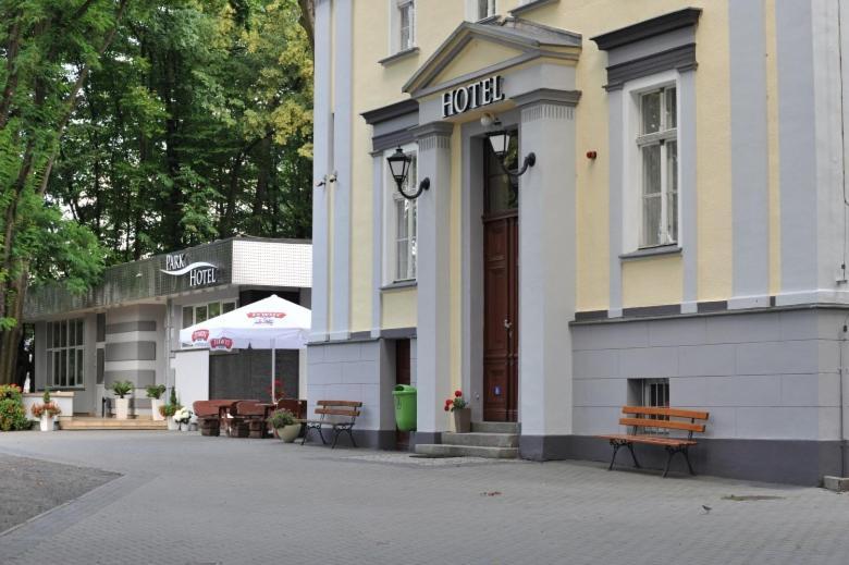 Park Hotel Dobrodzien Екстериор снимка