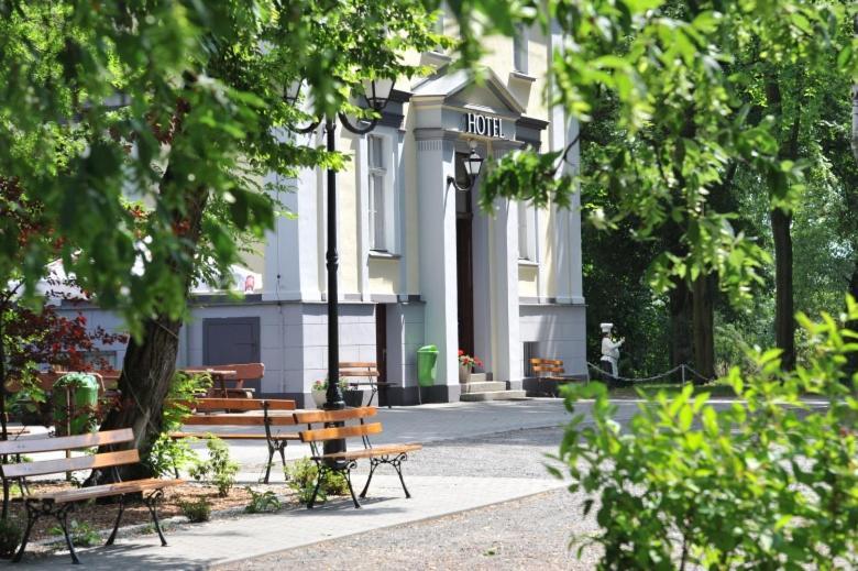 Park Hotel Dobrodzien Екстериор снимка