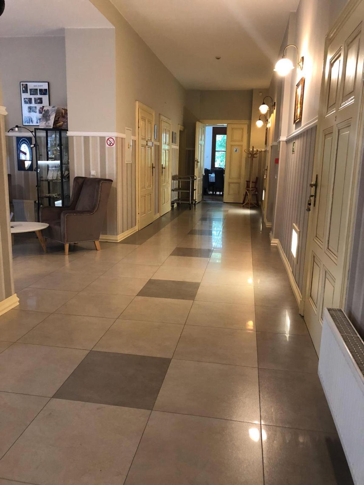 Park Hotel Dobrodzien Екстериор снимка